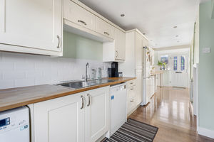 Kitchen/Breakfast- click for photo gallery